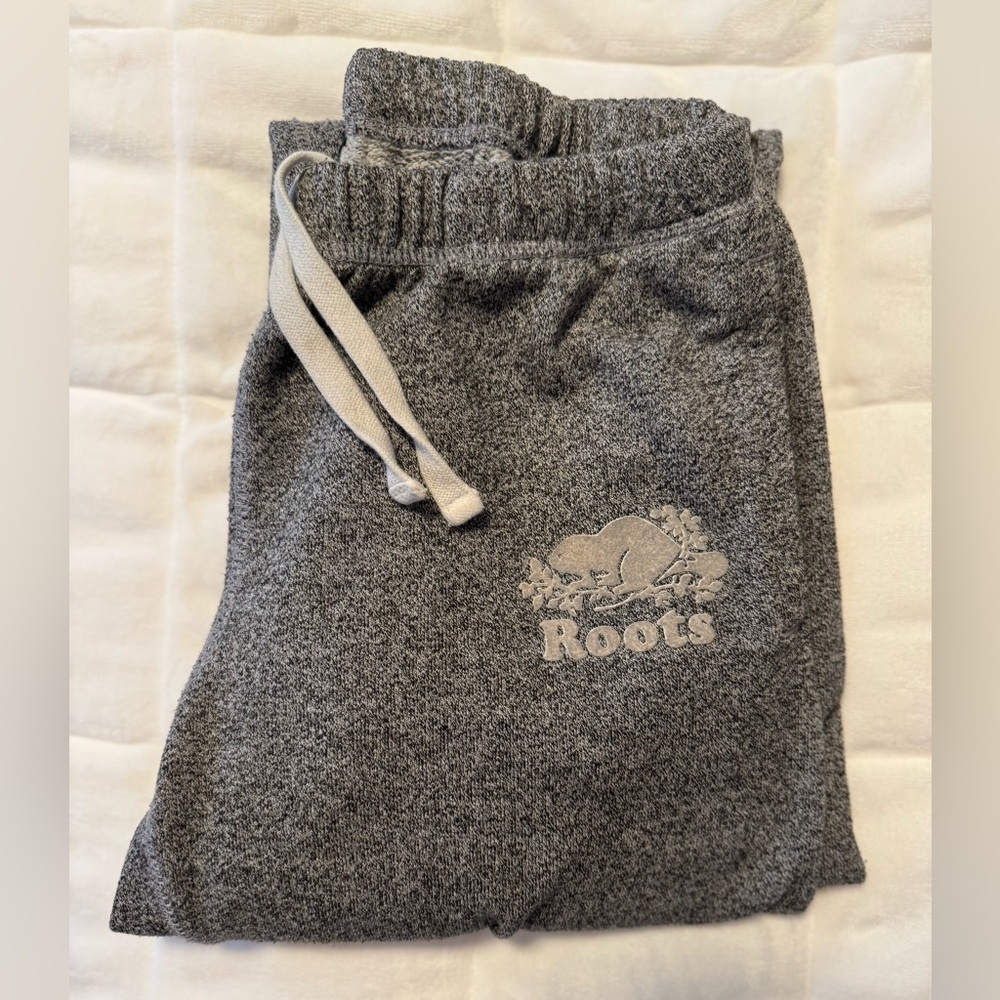 Roots Organic Original Sweatpant Size Small petite in color Salt & Pepper